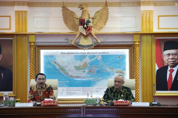 Sekjen Kemendagri Hadi Prabowo memimpin langsung rapat kerja percepatan Penyaluran dan Pengelolaan Dana Desa Tahun 2020 di Kantor Pusat Kemendagri, Jakarta Pusat, Kamis (13/2)