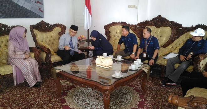 Bupati Kerinci Adirozal Pertama Isi Sensus Penduduk Online 2020 di Kerinci.