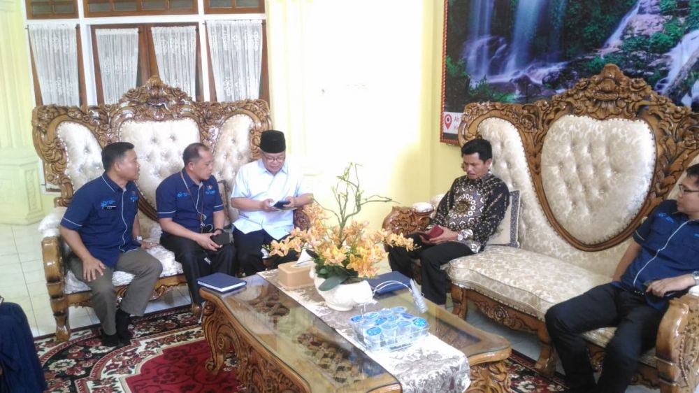 Setelah Bupati, Wabup Kerinci Ami Taher Lakukan Pengisian Sensus Penduduk Online 2020.
