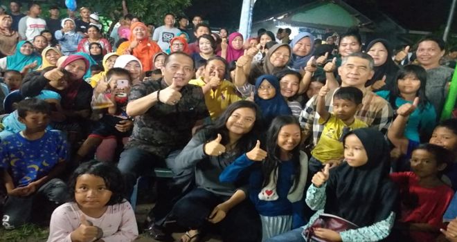 Ribuan masyarakat beberapa desa se Kecamatan Kumpeh Ulu, memadati lapangan badminton yang terletak di Desa Kasang Pudak. Mereka terlihat sangat antusias menyambut kedatangan Calon Gubernur Jambi DR H Syarif Fasha.