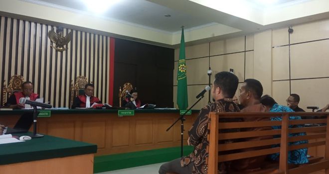 Dalam pembelaannya mengatakan sudah jujur dengan kasus yang menimpanya. Sehingga dirinya meminta keringanan hukuman kepada Jaksa Penuntut Umum.