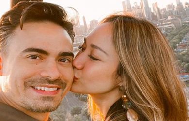 Bunga Citra Lestari cium Ashraf Sinclair.