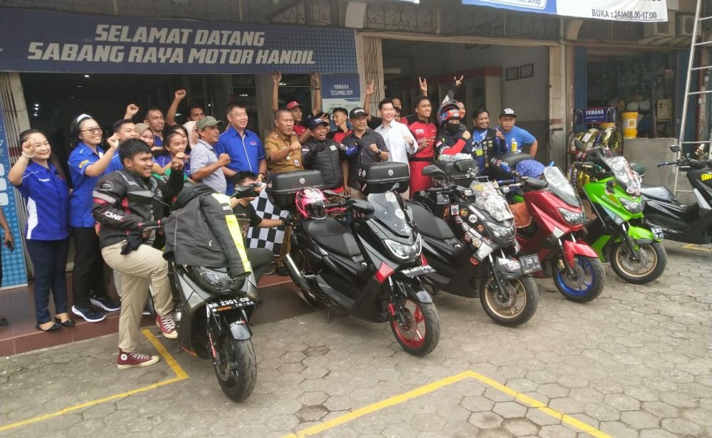 Lilik Gunawan Touring ke Titik Nol Kilometer Indonesia Bersama Yamaha NMAX.