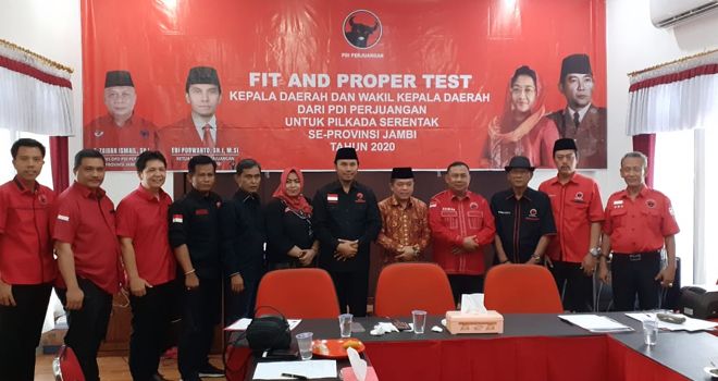 Bupati Merangin Al Haris yang mendatangi DPD PDIP Provinsi Jambi untuk mengikuti uji kelayakan kandidat, Kamis (20/2).