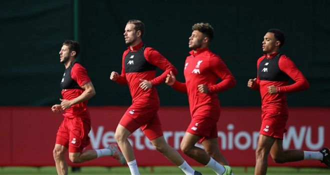 Pemain Liverpool menjalani latihan jelang laga melawan Napoli di Kota Naples, Senin (16/9).
