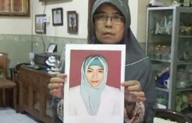 Ibunda memperlihatkan foto dr Nurshabrina.