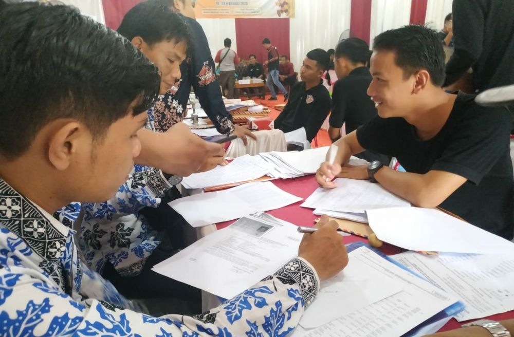 KPU Butuhkan Waktu 37 Jam untuk Verifikasi Dukungan Romi-Robby.

