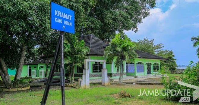 Situs Makam Rang Kayo Hitam.