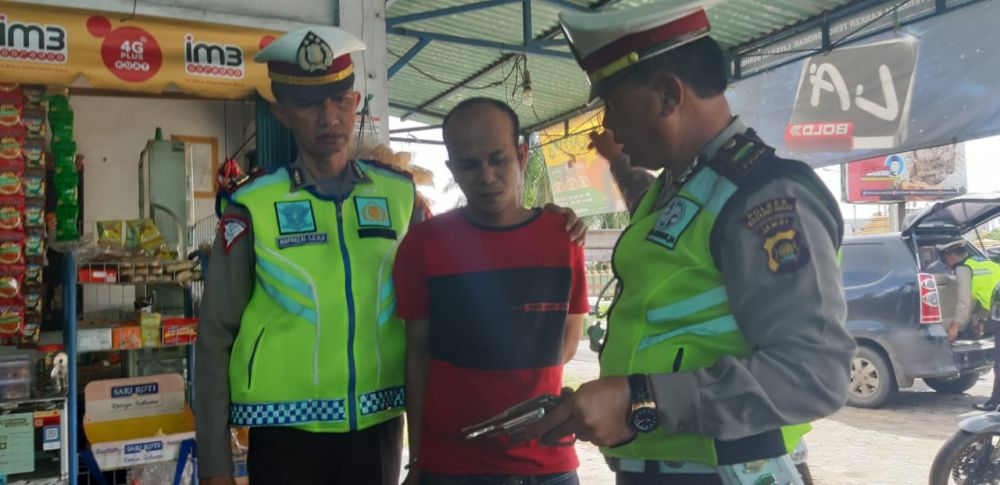 Razia Rutin Polres Batanghari, Satu Pengendara Bawak Senpi Rakitan.

