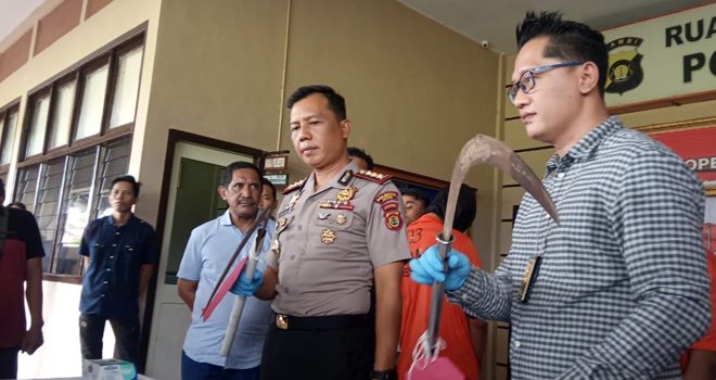 Dua Anak Dibawah Umur Habisi Nyawa Tukang Parkir Dengan Egrek.