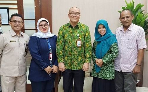 Ketum PHK2I Titi Purwaningsih bersama Korwil PHK2I DKI Jakarta Nur Baitih dan Korwil PHK2I Malut Said Amir bersama Kepala BKN Bima Haria Wibisana (tengah).