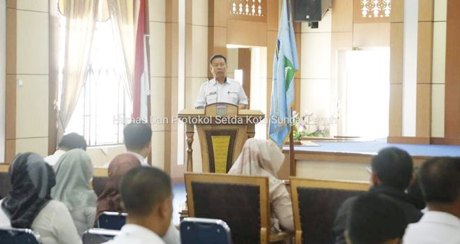 Acara yang diikuti seluruh Kepala SKPD, Camat dan Lurah lingkup Pemerintah Kota Sungai Penuh , dibuka Walikota Sungai Penuh diwakili Asisten Perekonomian dan Pembangunan, Ir. Herman, MM. Turut hadir Komisi I DPR Kota Sungai Penuh, Staf Ahli, Asisten Sekda, Pimpinan Perguruan Tinggi Negeri Universitas Jambi, serta Kepala BUMN/BUMD.