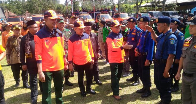 Bupati Kerinci, Adirozal, pada Kamis (27/02/2020) mendampingi Gubernur Jambi, Fahrori Umar, pada acara latihan gabungan penyelamatan evakuasi dan penanganan pengungsi Tahun 2020.