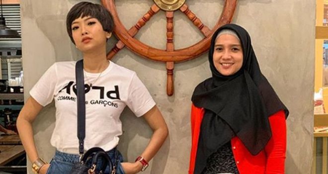 Cece Mylisa Sanny (kiri).