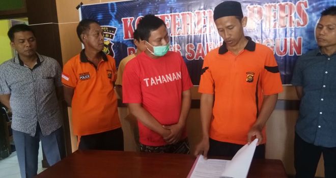 Kapolres Sarolangun AKBP Deny Heryanto saat menggelar jumpa pers atas penetapan satu tersangka baru dalam kasus PLTMH Batangasai di Sarolangun.

