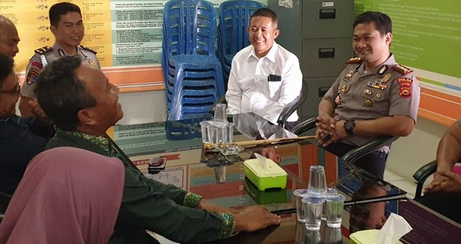 Kapolres Tebo AKBP Abdul Havid Aziz di sambut langsung oleh Ketua Bawaslu Kabupaten Tebo Faridatul Husni.