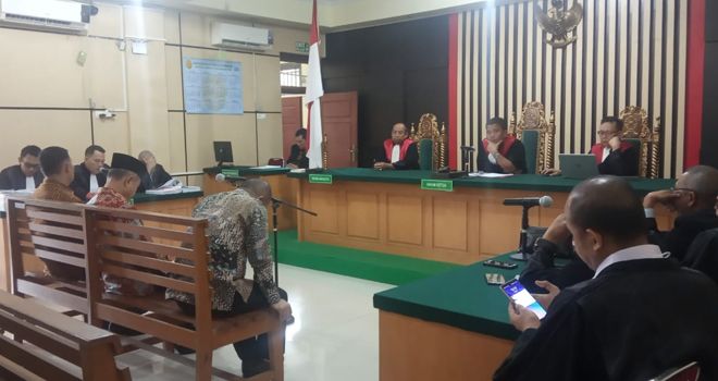 Dalam tuntutannya terdakwa dinilai bersalah berdasarkan Fakta-fakta persidangan yang ada, seperti pengembalian uang suap yang diterima terdakwa kepada Komisi pemberantasan korupsi (KPK).