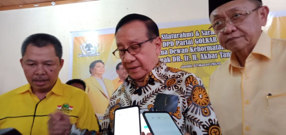 Ketua Dewan Kehormatan Partai Golkar, Akbar Tanjung, melakukan kunjungannya ke DPD I Golkar Provinsi Jambi, Kamis (12/3).