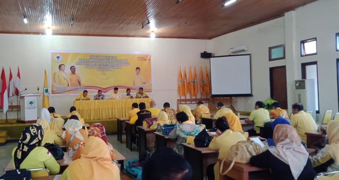 Akbar Tanjung, melakukan kunjungannya ke DPD I Golkar Provinsi Jambi, Kamis (12/3).
