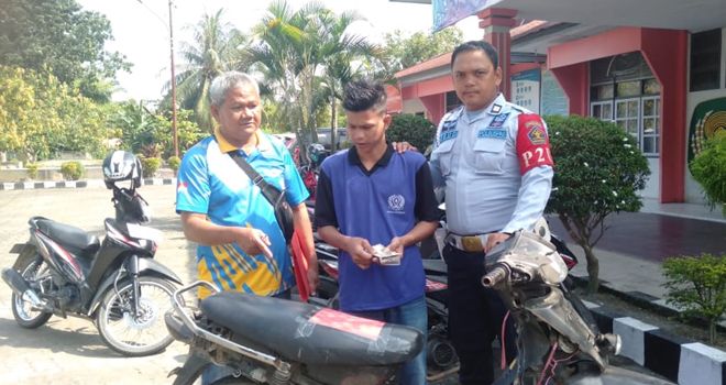 Kejaksaan negeri (Kejari) Batanghari terus berupaya melaksanakan pelayanan prima bagi masyarakat. Salah satu upaya dengan mengembalikan dan menyerahkan barang bukti kepada pemiliknya.