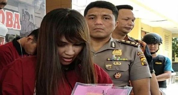 Tersangka Nita yang diamankan di Mapolda Sumsel lantaran terlibat menjadi kurir narkoba. 