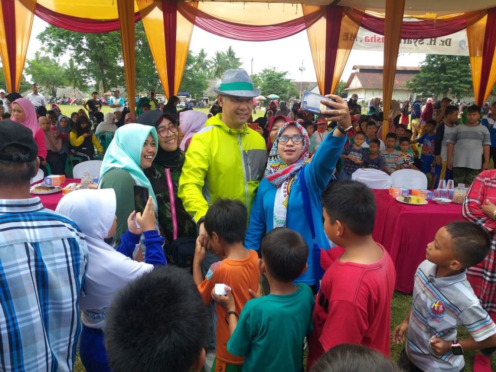 Di Depan Warga Bajubang, Fasha Janji Tidak Akan Ambil Gaji Jika Terpilih jadi Gubernur Jambi.