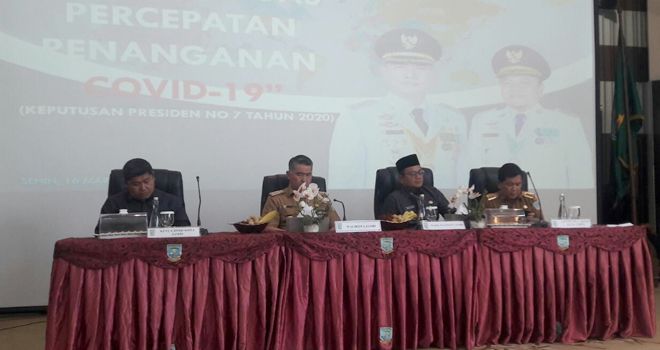Pemerintah Kota Jambi melakukan rapat pembagian gugus tugas antisipasi penanganan penyebaran virus Corona di Kota Jambi.