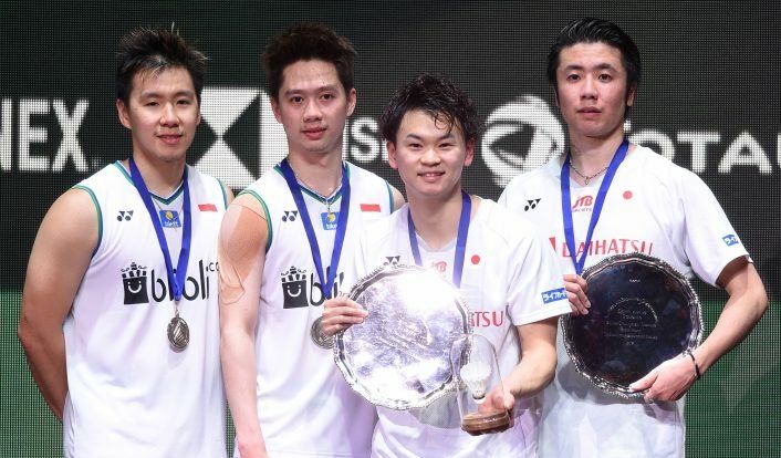 Pose bersama di podium usai laga final.