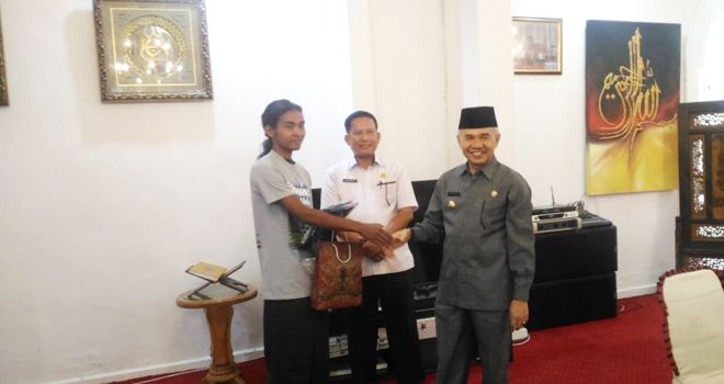 Abu Syamsudin dijamu Bupati Kerinci, Adirozal, dirumah Dinas Bupati Kerinci pada Rabu pagi (18/03/2020).
