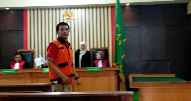 Een Lorenzo terdakwa kasus kepemilikan 0,57 gram Sabu dan 6 butir pil ekstasi divonis 6 tahun penjara dan denda Rp 1 miliar.