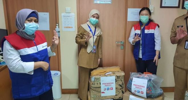 Lawan Pandemi Covid-19, Pertamina Bantu Masker untuk Tenaga Medis di Puskesmas.

