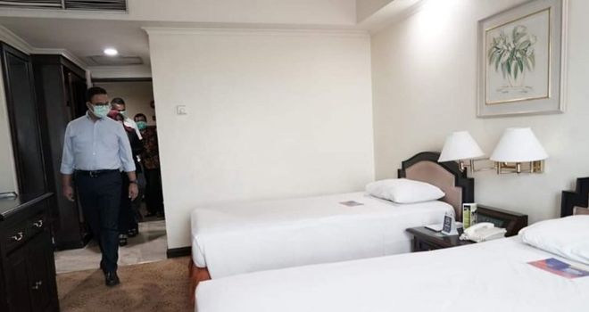 
Anies Baswedan melakukan pengecekan secara langsung di Hotel BUMN milik DKI Jakarta untuk para Medis covid-19.
