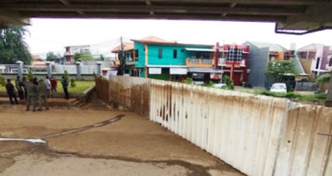 Cipinang Melayu, Jakarta Timur ditutup alias Lockdown.


