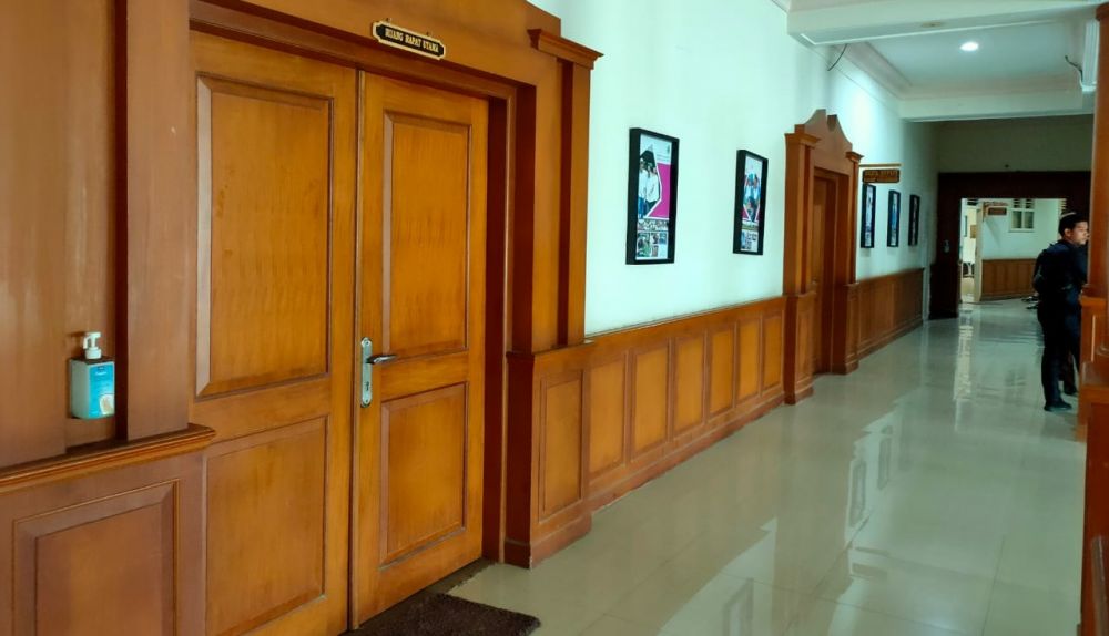 Pemkab Tanjabtim menggelar rapat tertutup di ruang rapat utama Kantor Bupati Tanjabtim.