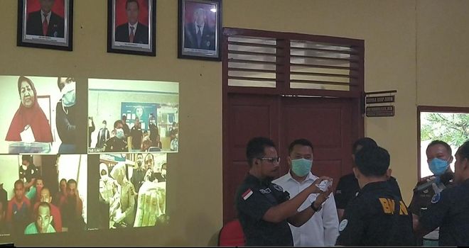 Barang bukti berupa Narkoba dan Esktasi hasil tangkapan BNNP Jambi beberapa waktu lalu di musnahkan. Tersangka hanya menyaksikannya melalui video konfrens.