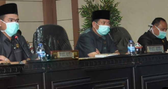 Ketua DPRD Kota Sungai Penuh, H.Fajran.SP.MSi didampingi Dua Wakil Ketua .