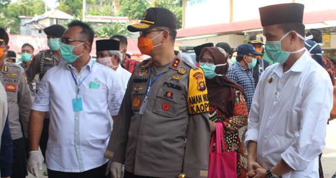 Dalam tinjauannya, Kapolda Jambi Irjen Pol Firman Shantyabudi bersama Gubernur Jambi Fachrori Umar, kamis (2/4).