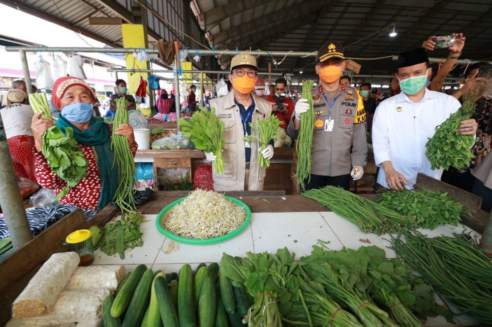 Gubernur Sidak Ketersediaan Bahan Pokok Angso Duo.