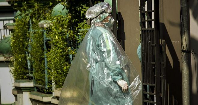 Petugas Labkesda Pemerikasaan Swab Covid-19