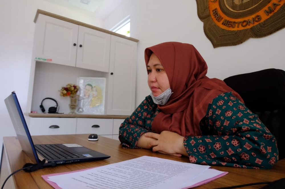 Bupati Masnah Teleconferece Penanganan Covid-19 dari Posko Batas Provinsi.