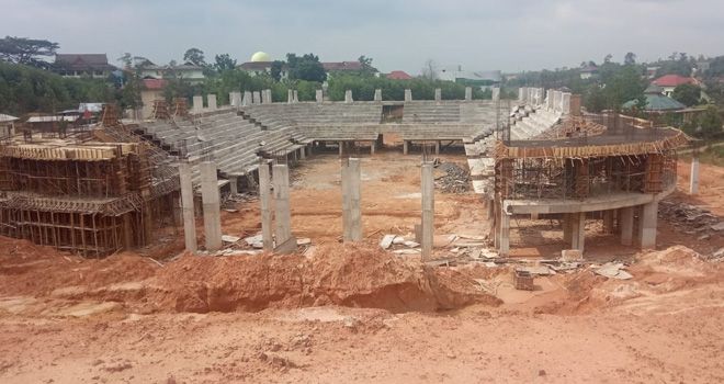 Gedung Auditorium UIN Sultan Thaha Saifuddin Jambi yang mangkrak pembangunannya. 


