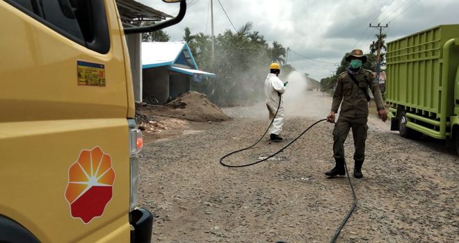 SKK Migas-PetroChina Lakukan Disinfeksi dan Beri Bantuan.