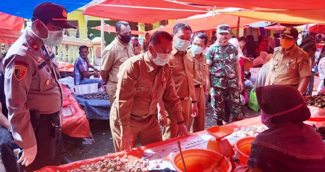 Dinas Perdagangan (Disperindag) Kabupaten Kerinci hari ini (07/04/2020) kembali melakukan pemantauan harga bahan pokok di sejumlah pasar tradisional di Kerinci dan sekaligus Sosialisasi Protokol Kesehatan Pasar Rakyat.