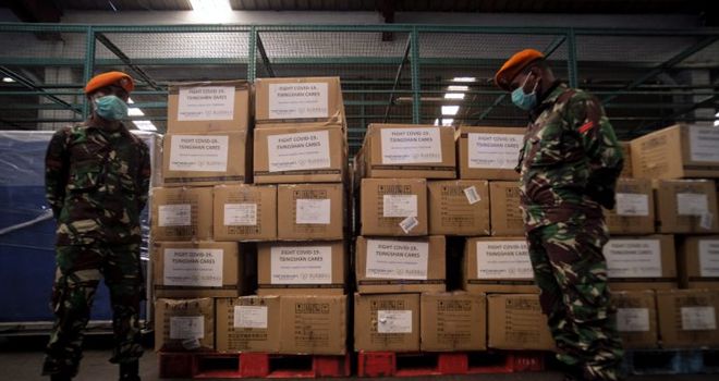 Bantuan bahan pokok.