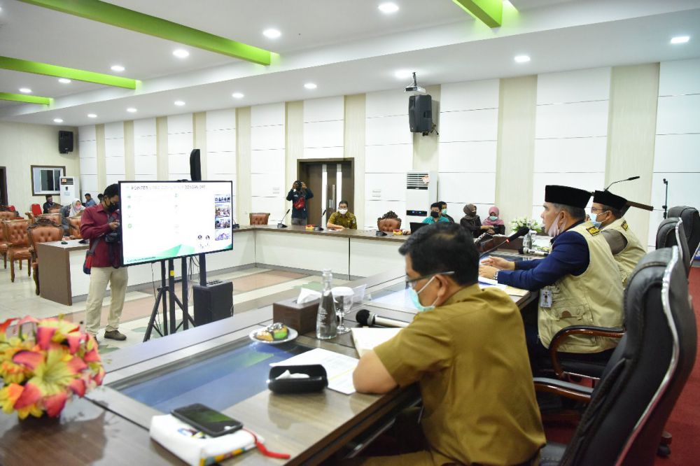 Gelar Video Conference, Fasha Pimpin Rapat Sinergikan ASN Hadapi Covid-19.

