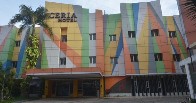 Ceria Hotel di bilangan Pasar Jambi ditutup sementara karena sepinya tamu imbas dari Covid-19 yang kini sedang mewabah.



