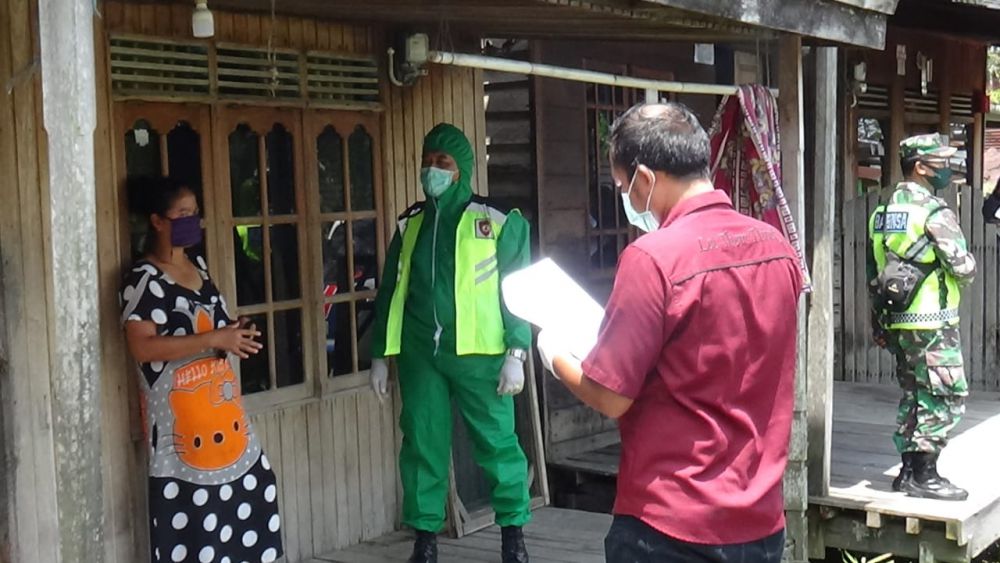 Polisi dan Tentara Monitor OTG dan ODP di Kualatungkal.
