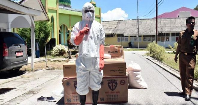 Sebanyak 100 set Alat Pelindung Diri (APD) akhirnya tiba di Masamba, Kabupaten Luwu Utara, Senin (23/3/2020).

 

