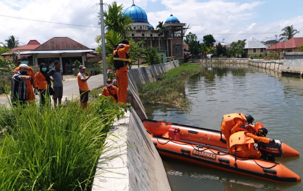 Kakek 78 Tahun Warga Tanah Kampung Diduga Hanyut di Sungai Saat Mandi