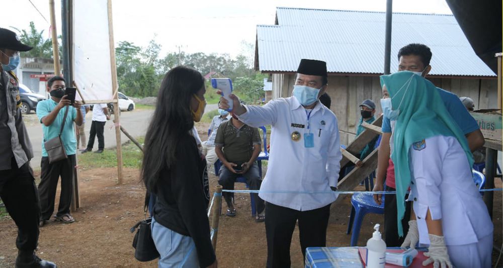 Bupati Merangin Al Haris memantau seluruh aktivitas Posko Covid19 seperti di perbatasan Merangin-Kerinci pad dinihari dan Posko Covid-19 Masurai.